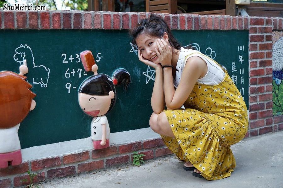 美丽人妻CC姐穿碎花短裙外出玩耍[第17张/共17张]