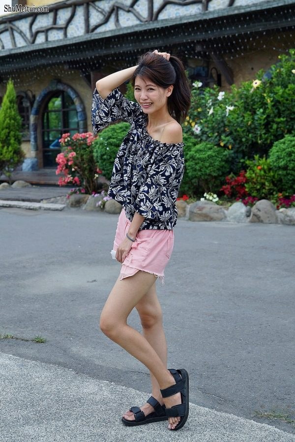 漂亮人妻CC姐粉色短裤游乐场秀腿[第40张/共53张]