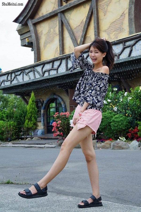 漂亮人妻CC姐粉色短裤游乐场秀腿[第43张/共53张]