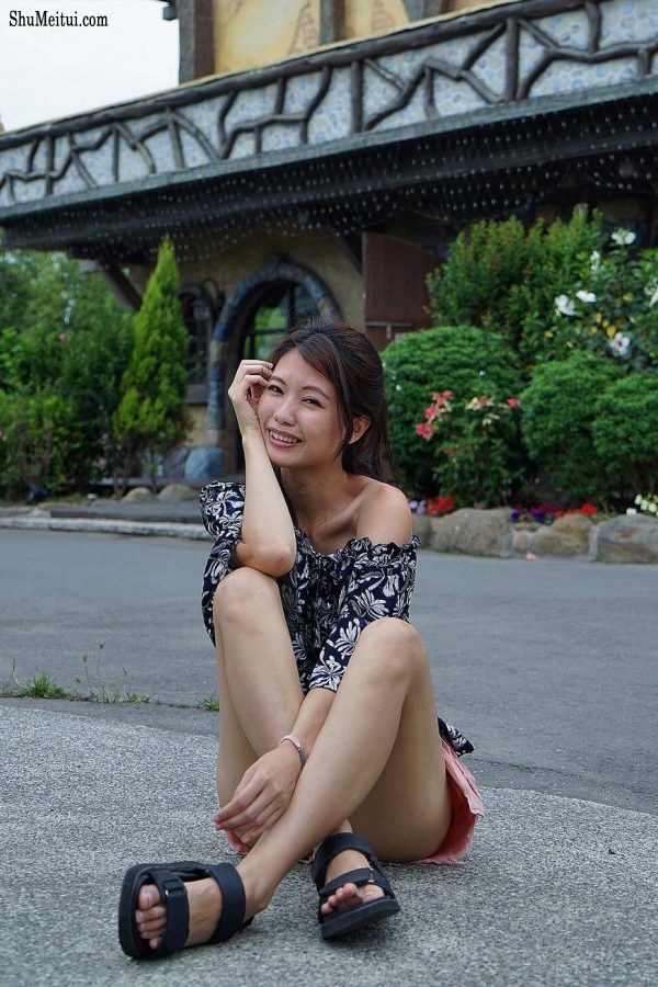 漂亮人妻CC姐粉色短裤游乐场秀腿[第46张/共53张]