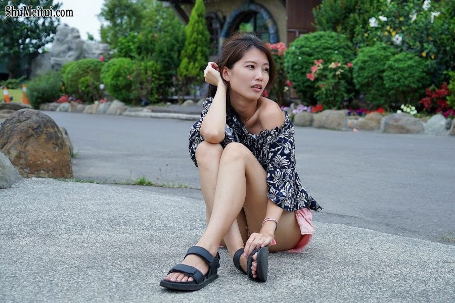 漂亮人妻CC姐粉色短裤游乐场秀腿[第48张/共53张]