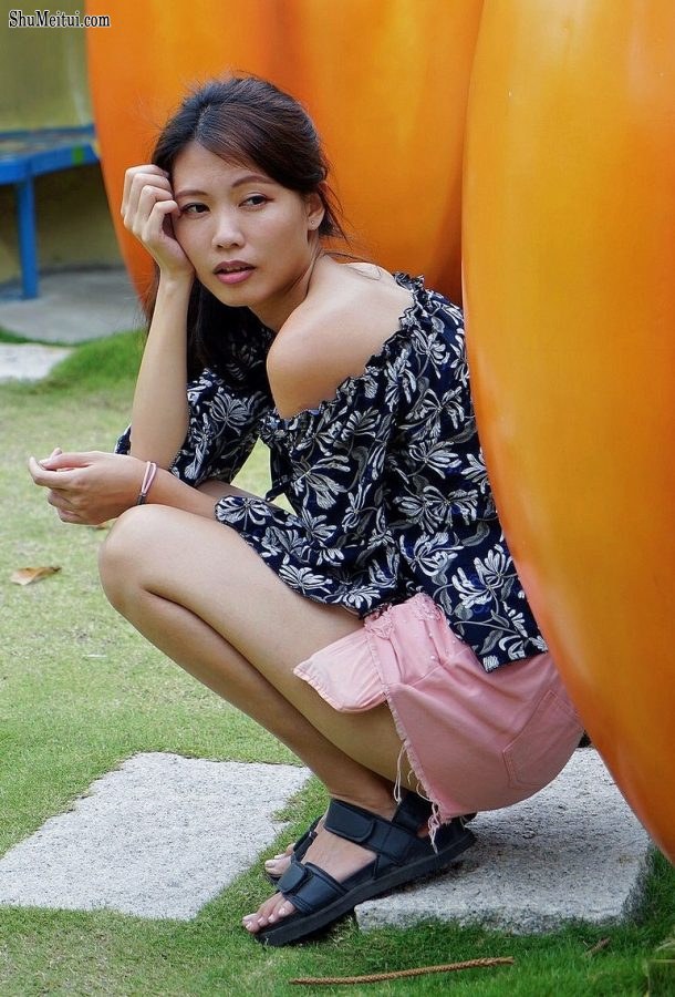 漂亮人妻CC姐粉色短裤游乐场秀腿[第53张/共53张]