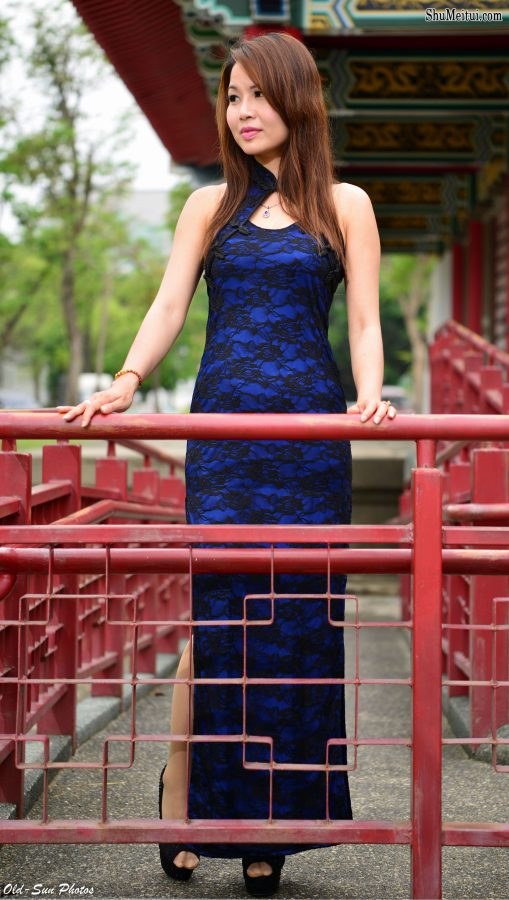 翠嫂长款旗袍分叉露出肉丝美腿[第2张/共10张]