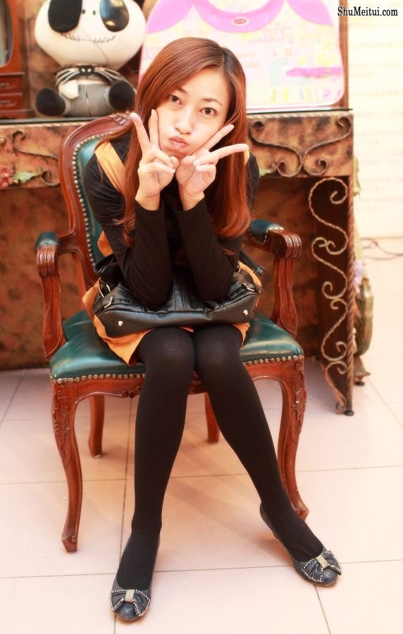 爱秀美腿的人妻穿黑色长筒黑色棉袜[第2张/共7张]