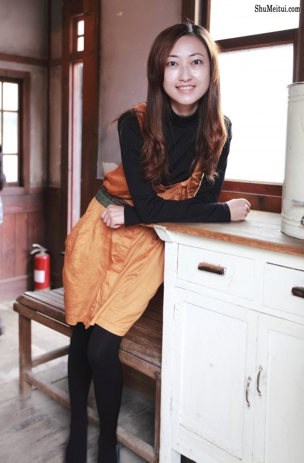 爱秀美腿的人妻穿黑色长筒黑色棉袜[第5张/共7张]