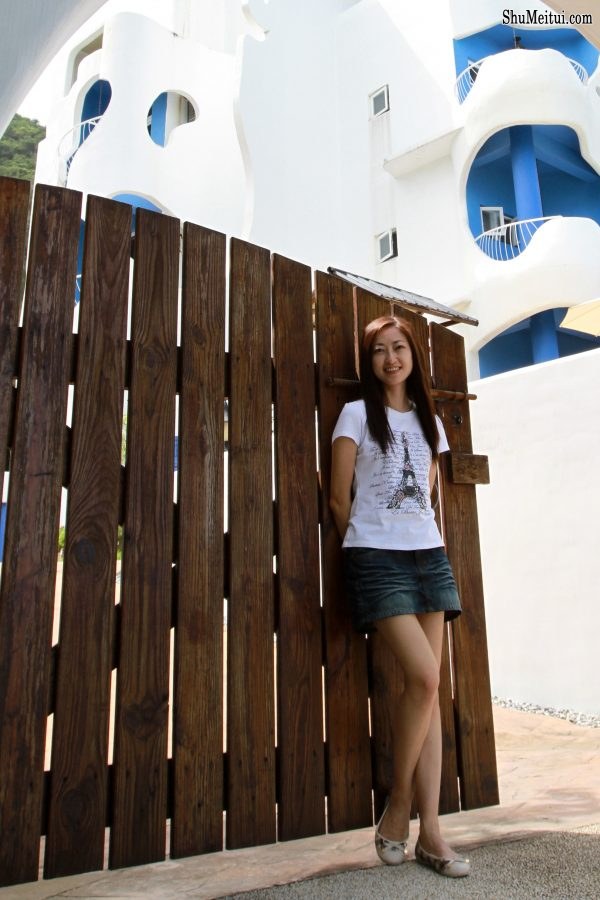 爱秀美腿的人妻牛仔短裙大长腿注意防范走光[第13张/共15张]