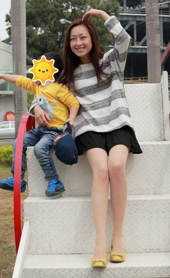 爱穿丝袜的可爱女人在日本游玩时拍双腿踩在榻榻米上面[第6张/共9张]