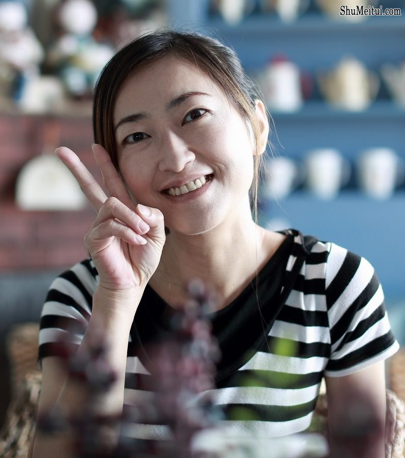 爱秀美腿的美女在温泉酒店度假时的照片[第2张/共8张]