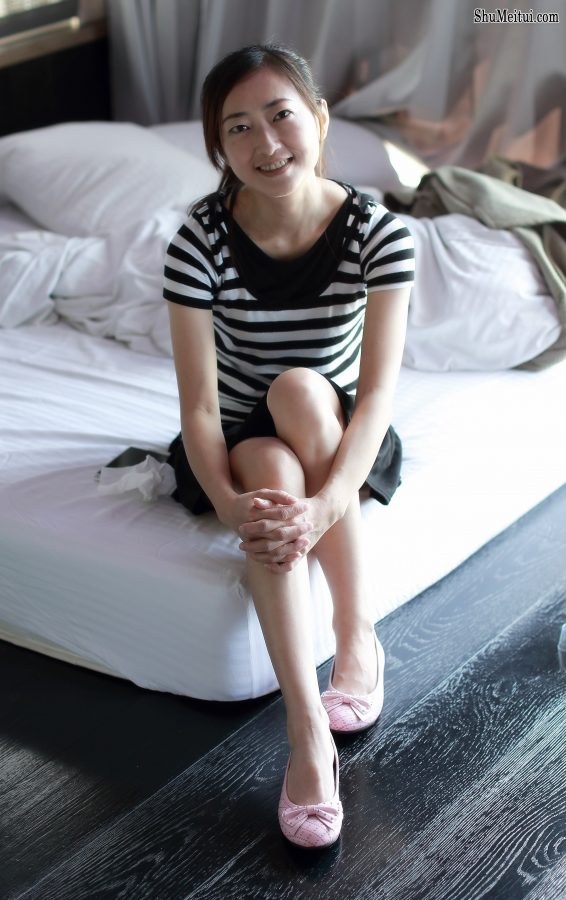 爱秀美腿的美女在温泉酒店度假时的照片[第4张/共8张]