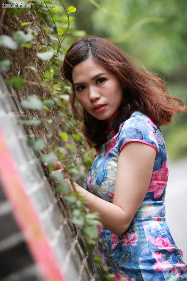 穿旗袍的江南轻熟女撑伞身材凹凸大腿丰满[第9张/共10张]