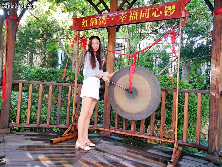 山东休嫂车内美白腿玉足[第14张/共19张]