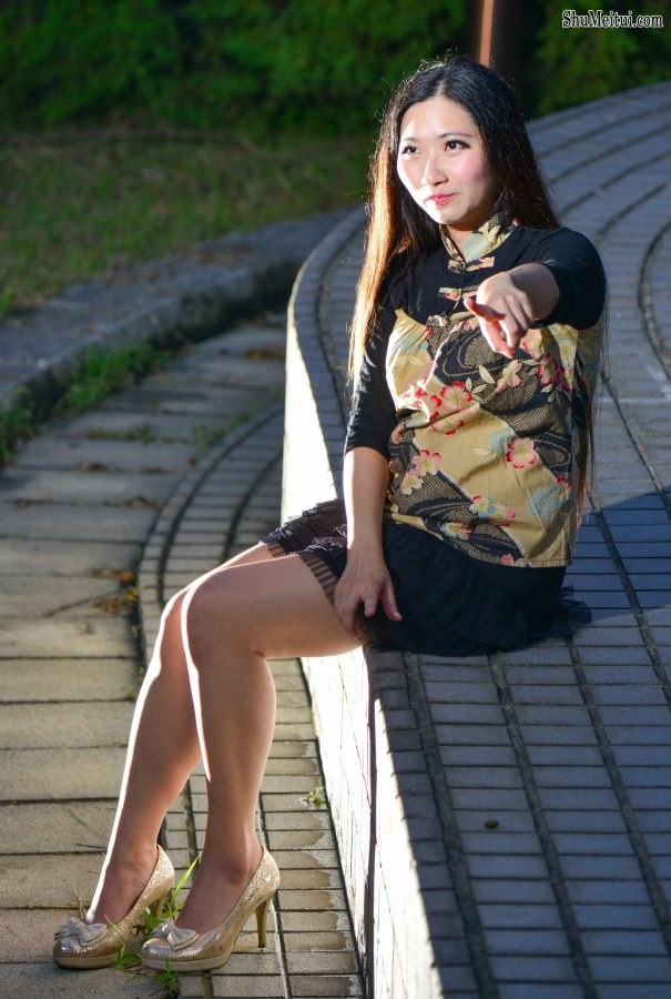 直发美女孙秀嫂在午后拍写真展示高跟鞋美腿[第8张/共10张]