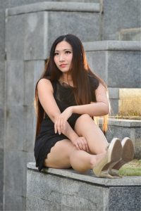 直发美女孙秀嫂展示高跟鞋底