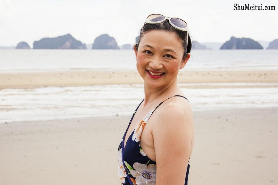 气质熟女莎莎姐海边光脚丫拍照留念[第11张/共12张]