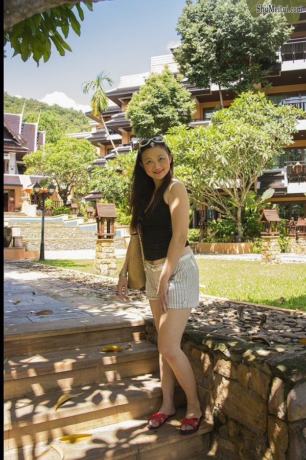 气质熟女莎莎姐低胸短裤露大腿诱惑[第1张/共17张]