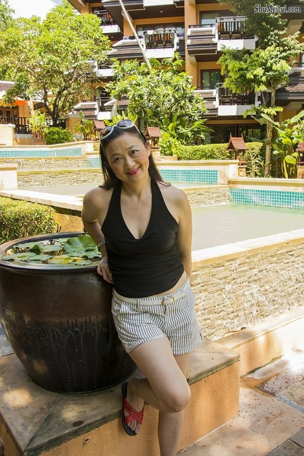 气质熟女莎莎姐低胸短裤露大腿诱惑[第10张/共17张]