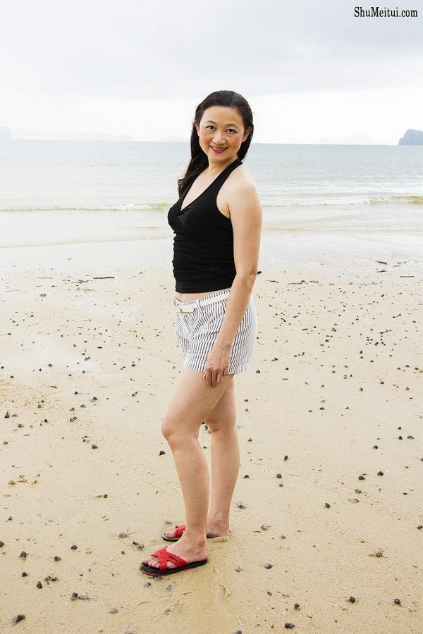 气质熟女莎莎姐低胸短裤露大腿诱惑[第13张/共17张]