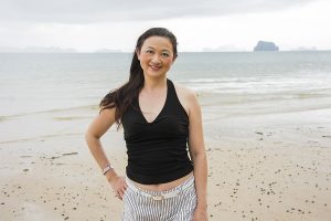 气质熟女莎莎姐低胸短裤露大腿诱惑