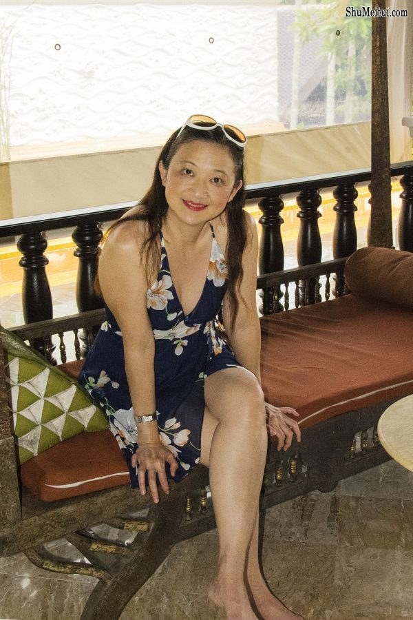 气质低胸熟女莎莎姐外出游玩拍照留念[第17张/共30张]