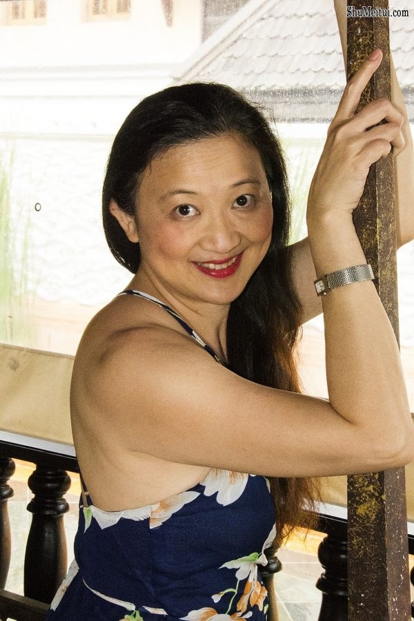 气质低胸熟女莎莎姐外出游玩拍照留念[第21张/共30张]