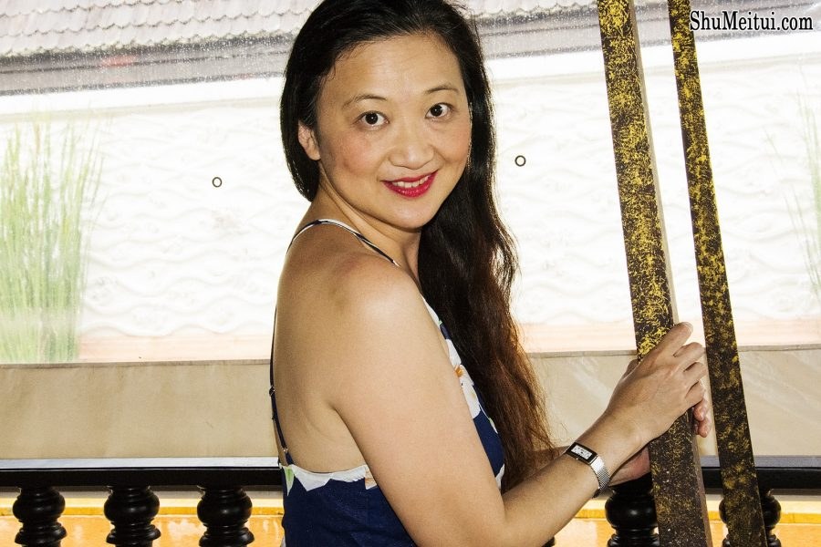 气质低胸熟女莎莎姐外出游玩拍照留念[第23张/共30张]