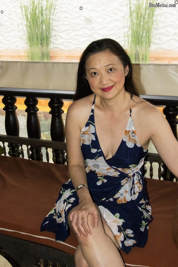 气质低胸熟女莎莎姐外出游玩拍照留念[第24张/共30张]