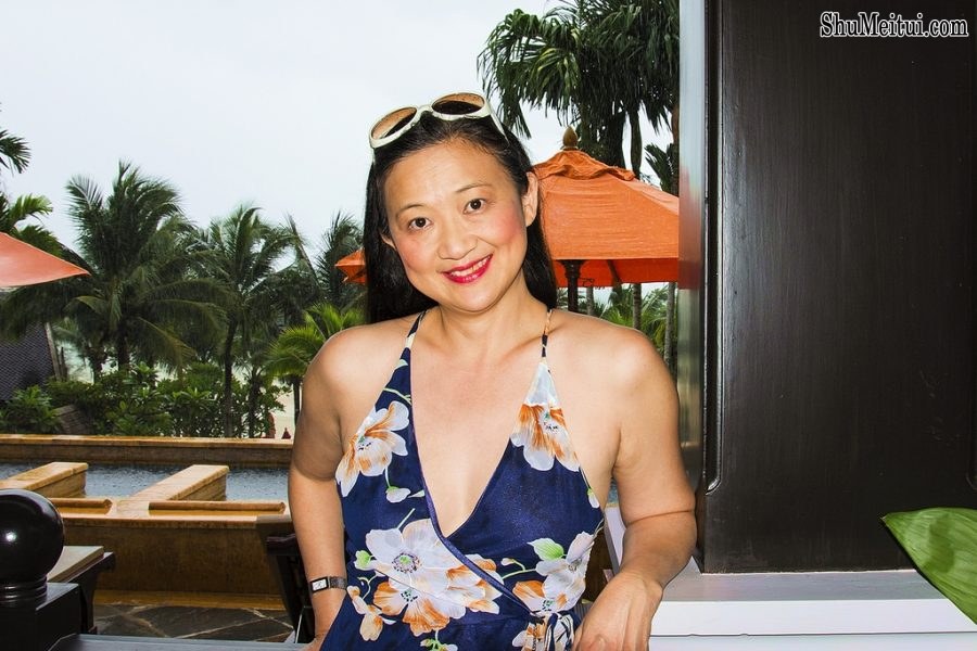 气质低胸熟女莎莎姐外出游玩拍照留念[第3张/共30张]