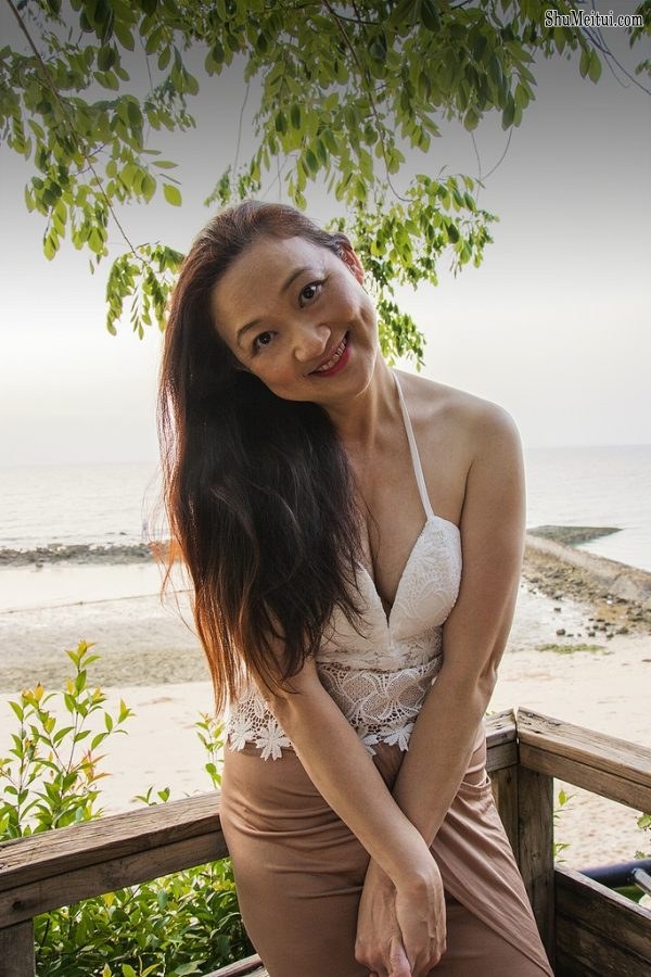 超级爱穿低胸装的富贵熟女莎莎姐[第1张/共14张]