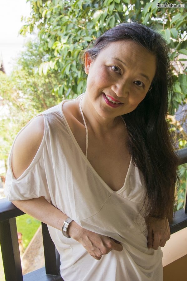 超级爱穿低胸装的富贵熟女莎莎姐[第11张/共14张]