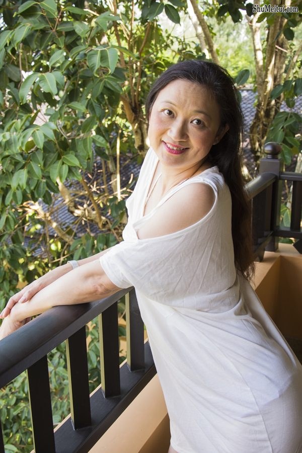 超级爱穿低胸装的富贵熟女莎莎姐[第12张/共14张]