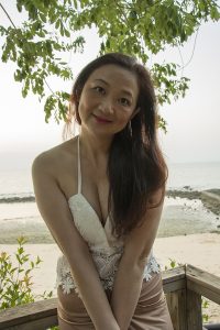 超级爱穿低胸装的富贵熟女莎莎姐