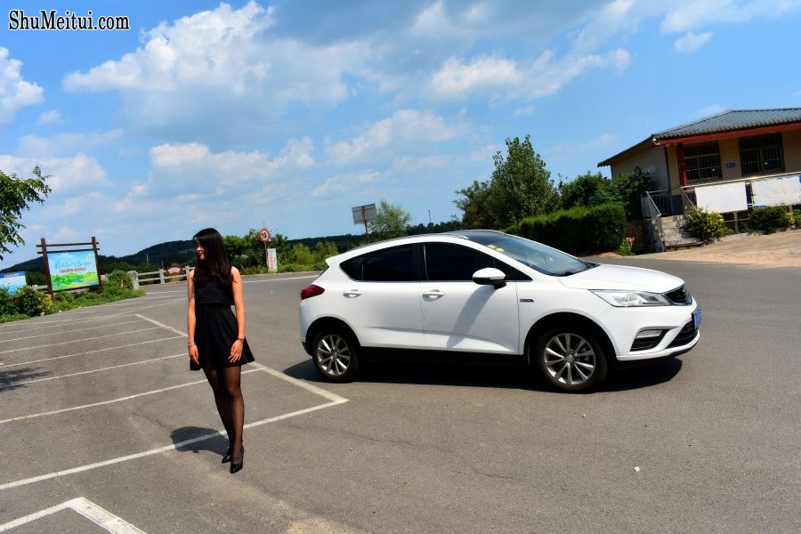 带墨镜的冷酷御姐车内大秀黑色丝袜[第20张/共25张]