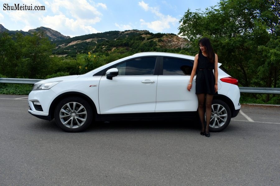 带墨镜的冷酷御姐车内大秀黑色丝袜[第21张/共25张]