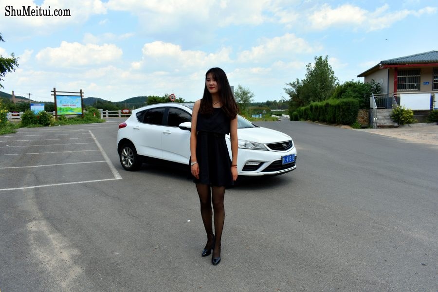 带墨镜的冷酷御姐车内大秀黑色丝袜[第24张/共25张]