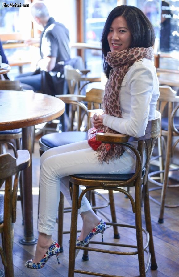 穿白裤细高跟的气质大姐[第4张/共5张]