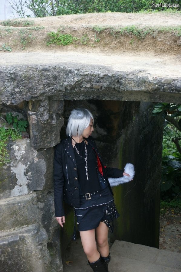 带假发的人妻穿靴子丝袜外出拍照[第12张/共31张]