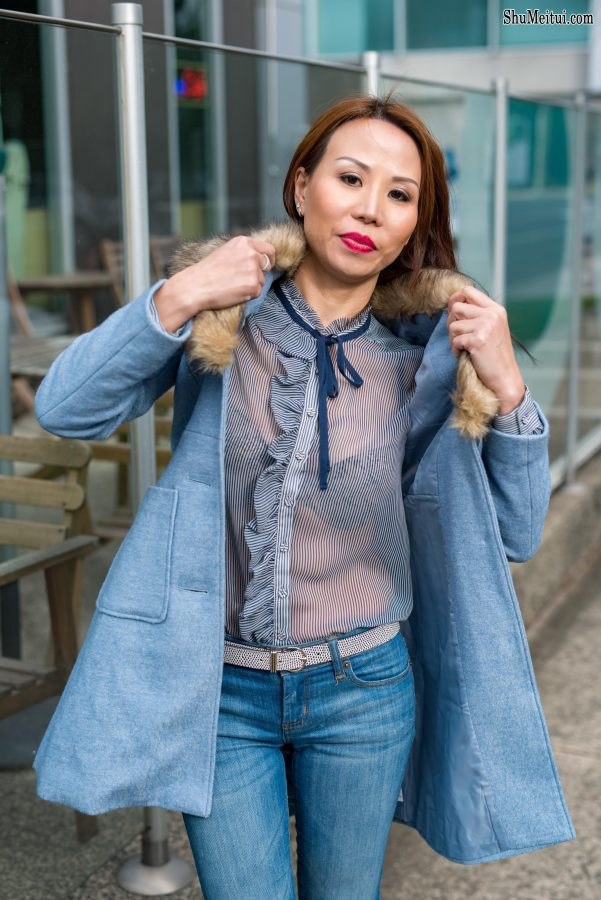 成熟美女姐妹花外出拍照片,姐姐牛仔裤上衣通透，妹妹红高跟玉腿[第6张/共14张]