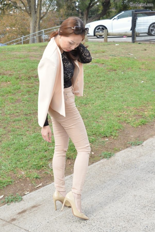 熟女姐妹花又穿高跟出来感觉穿裤子的姐姐气质更好一些[第10张/共33张]