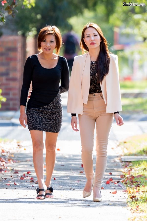 熟女姐妹花又穿高跟出来感觉穿裤子的姐姐气质更好一些[第20张/共33张]