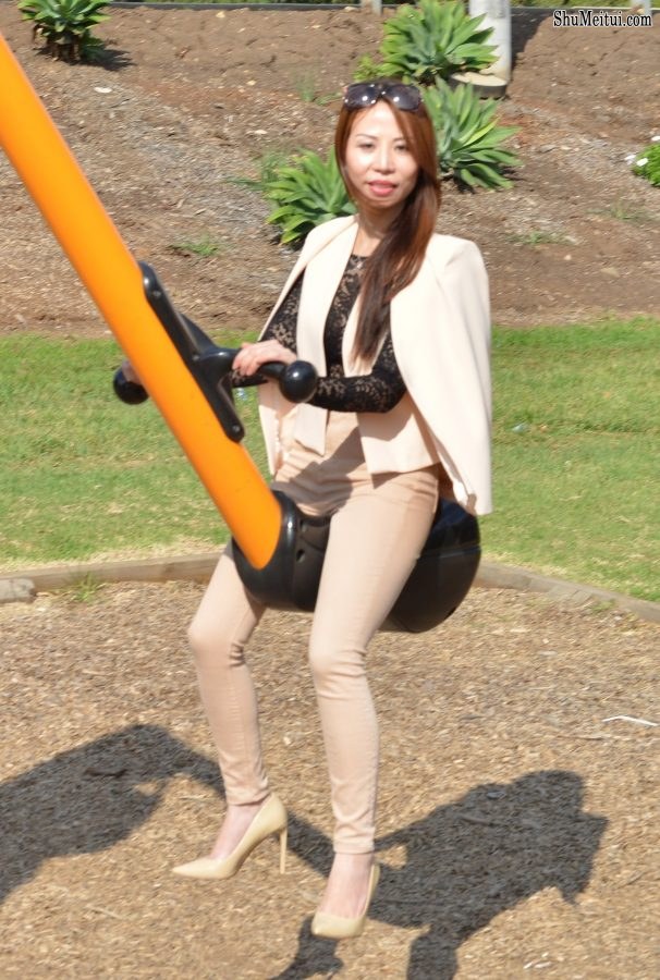 熟女姐妹花又穿高跟出来感觉穿裤子的姐姐气质更好一些[第3张/共33张]