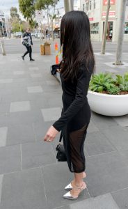 熟女摩卡穿细跟尖头高跟在街头各个角度拍摄