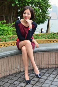 美丽又有气质的小姐姐喜欢露修长美腿