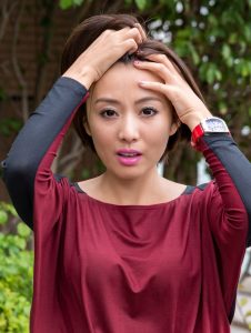 美丽又有气质的小姐姐喜欢露修长美腿