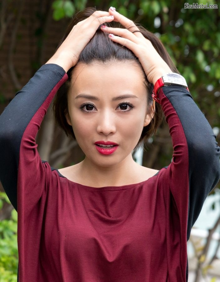 美丽又有气质的小姐姐喜欢露修长美腿[第12张/共16张]