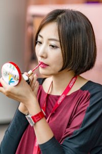 美丽又有气质的小姐姐喜欢露修长美腿