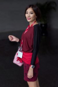 美丽又有气质的小姐姐喜欢露修长美腿