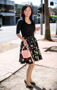 喜欢穿肉丝的妇女3套服装一次发完