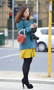 穿黑丝网袜的摄影师美女被拍