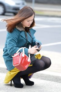 穿黑丝网袜的摄影师美女被拍