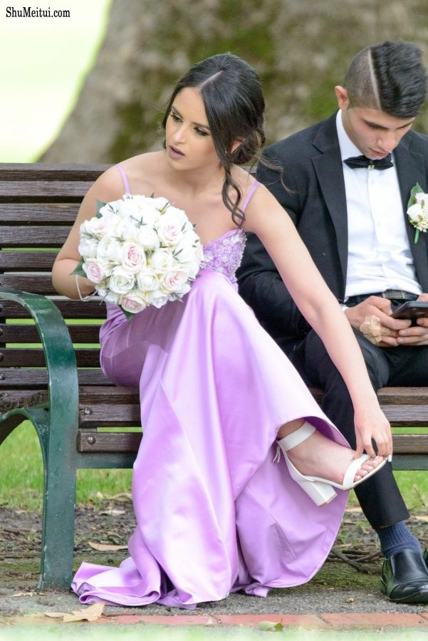 外国准新娘拍婚纱照时擦鞋摸脚[第5张/共5张]